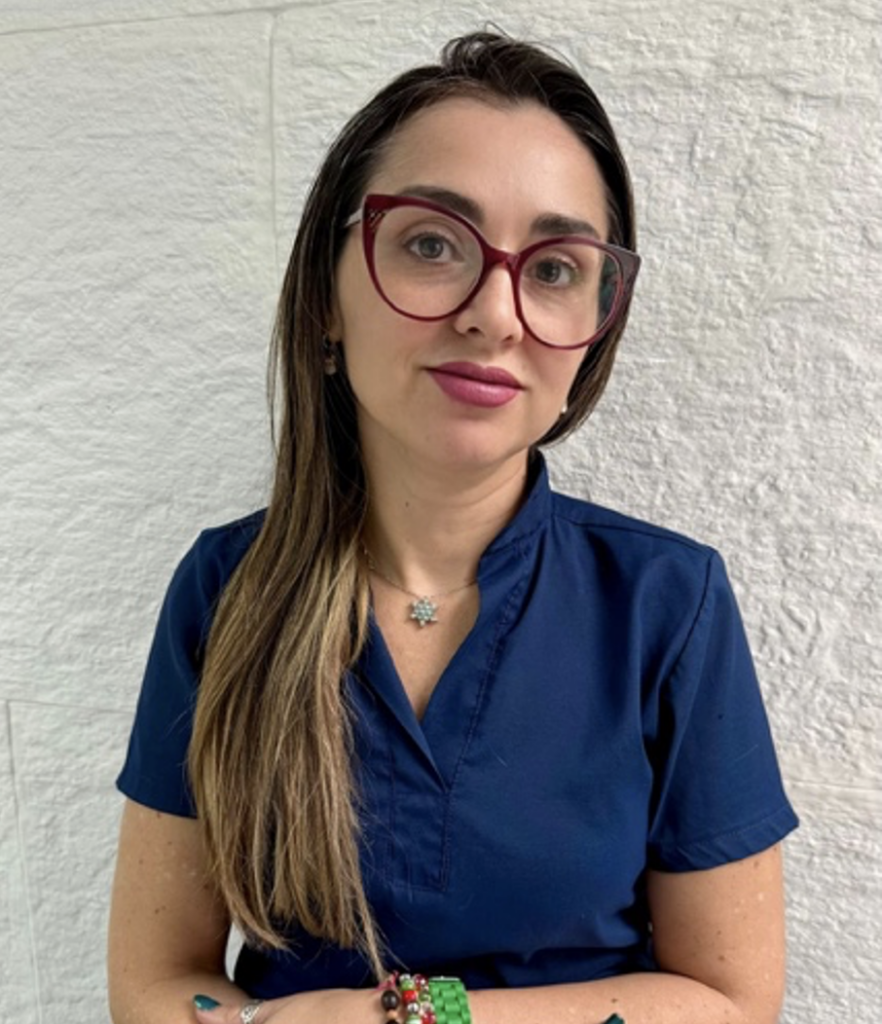 la Dra Adriana Blando Navarro, Odontóloga